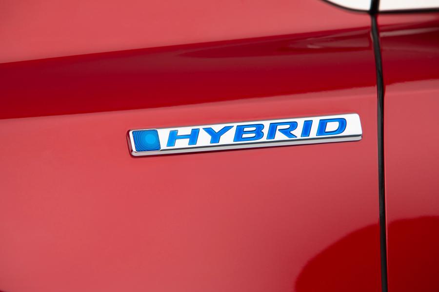 Логотип Honda CR-V Hybrid (RW) 2019 года  (NA) (фото 9 из 44)